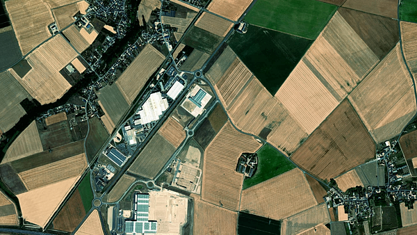 Truck parking lot Perrenot Pithiviers in Escrennes