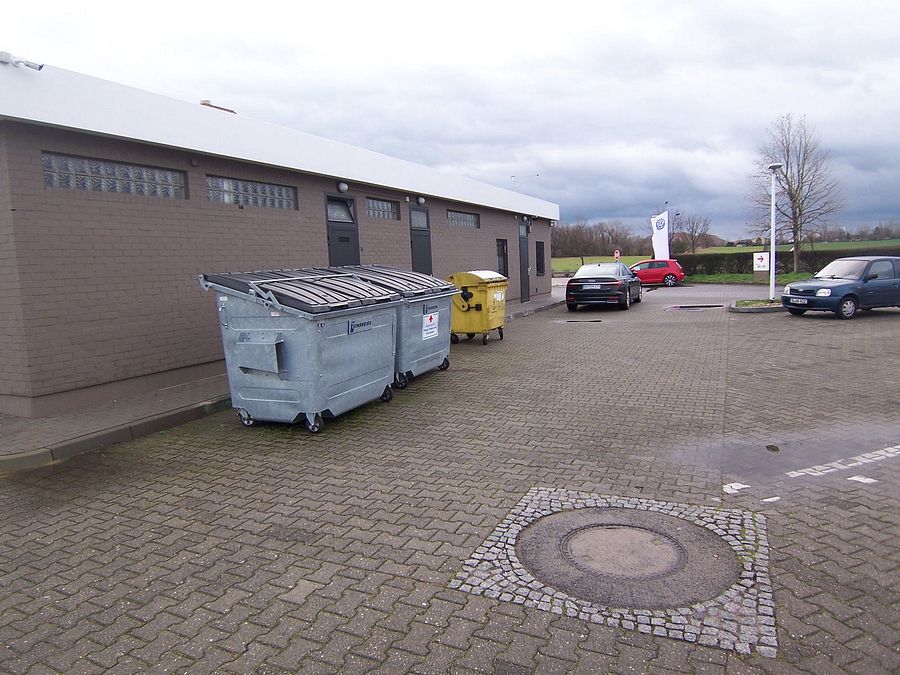 Parkareal Total Tankstelle an der B80 Tankstellengelände in Teutschenthal