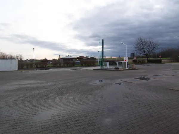 Місце для паркування вантажівок Total Tankstelle an der B80 Tankstellengelände в Teutschenthal