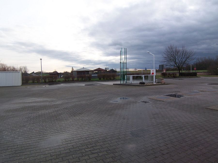 Parkareal Total Tankstelle an der B80 Tankstellengelände in Teutschenthal