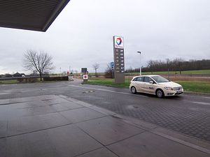 Parkareal Total Tankstelle an der B80 Teutschental - Teilgesichertes Tankstellengelände mit WC in Teutschenthal