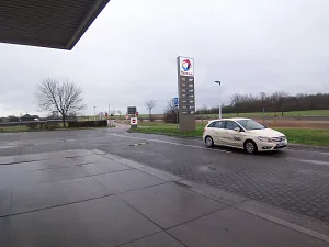 Parkareal Total Tankstelle an der B80 Tankstellengelände in Teutschenthal