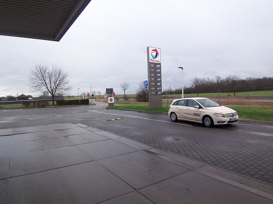Parkareal Total Tankstelle an der B80 Tankstellengelände in Teutschenthal