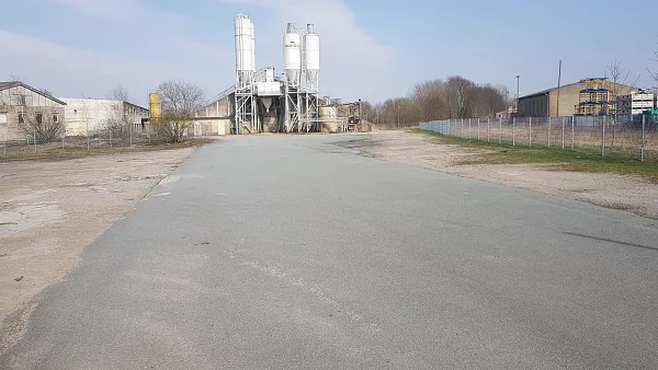 Parkoviště pro nákladní automobily Betonmischanlage Betriebshof in Kalbe (Milde)