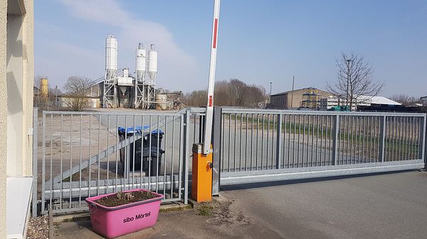 Area di parcheggio per autocarri Betonmischanlage Betriebshof Kalbe (Milde)