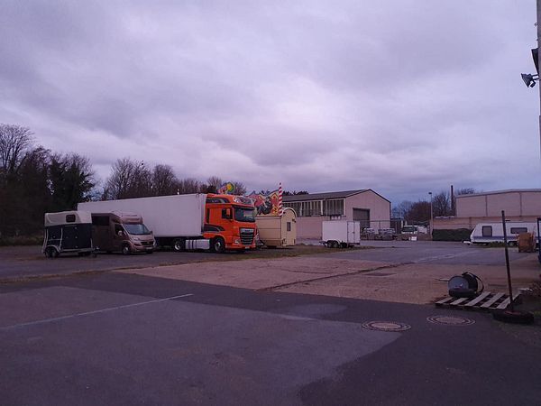 Area di parcheggio per autocarri Schaustellerbetrieb Raviol Betriebshof Düren