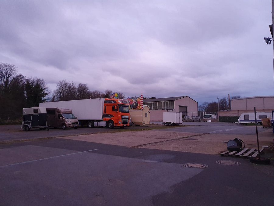 Area di parcheggio per autocarri Schaustellerbetrieb Raviol Betriebshof Düren