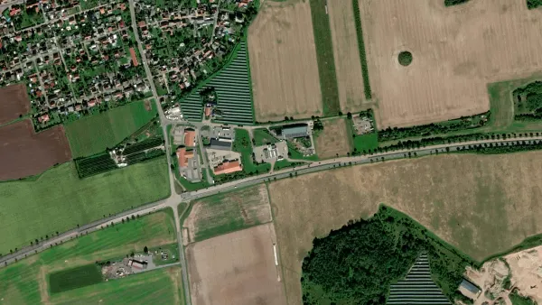 Місце для паркування вантажівок Total Tankstelle an der B80 Tankstellengelände в Teutschenthal