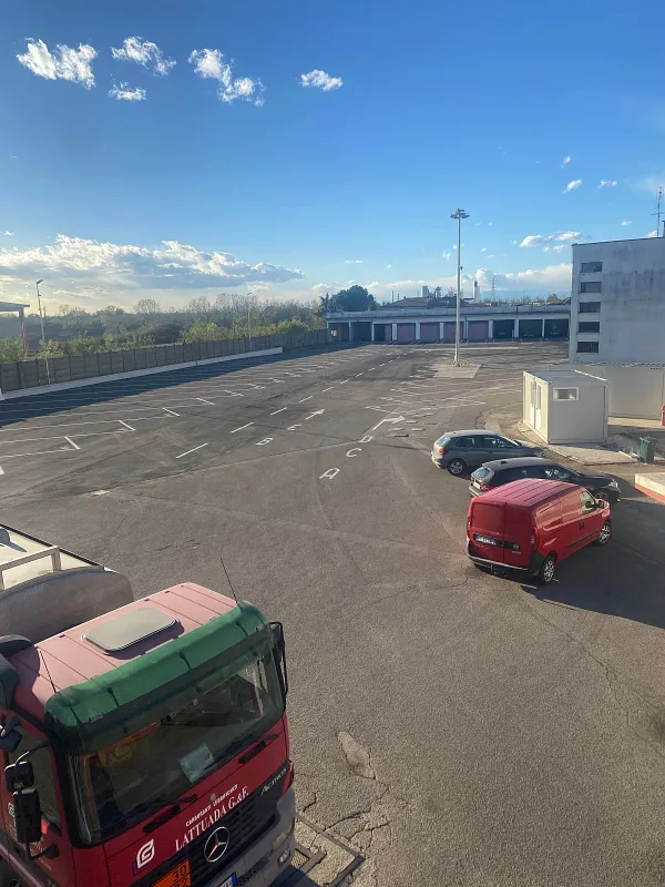 Truck parking lot Truck Village MI in Arluno