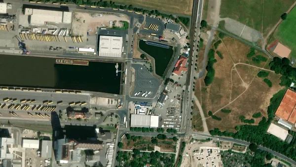 Zona de parcare pentru camioane S&auml;chsische Binnenh&auml;fen Hafengel&auml;nde &icirc;n Dresden