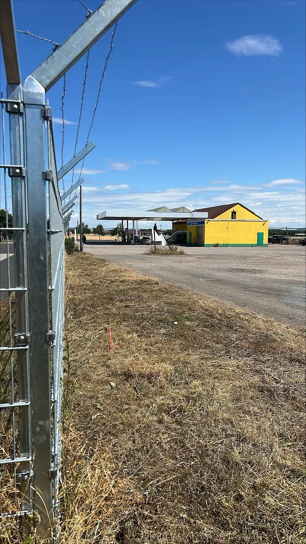 Zona de parcare pentru camioane Tankstelle mit Lkw Parkplatz în Drei Gleichen