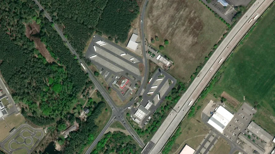 Tehergépkocsik parkolója Lexington Entertainment GmbH in Linthe