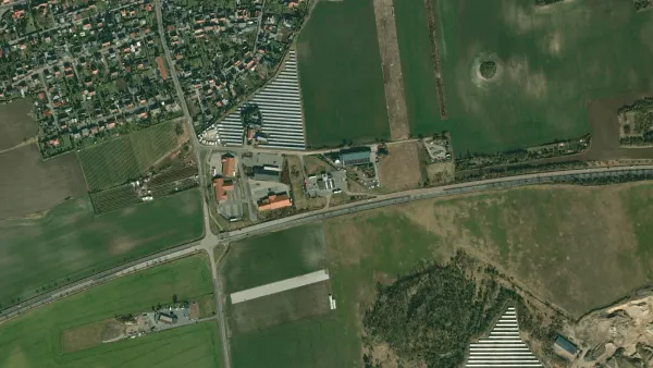 Parkovi&scaron;tě pro n&aacute;kladn&iacute; automobily Total Tankstelle an der B80 Tankstellengel&auml;nde in Teutschenthal