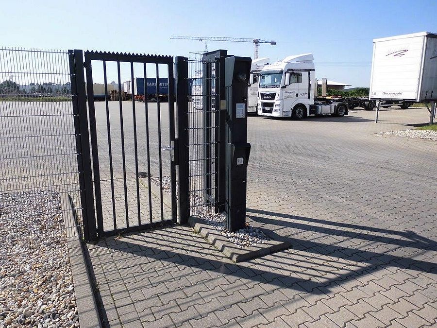 Area di parcheggio per autocarri Nutzfahrzeug Service Firmenhof Neuenkirchen-Vörden