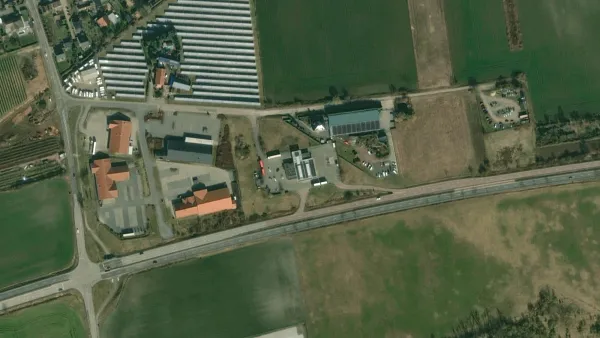 Truck parking lot Total Tankstelle an der B80 Tankstellengel&auml;nde in Teutschenthal