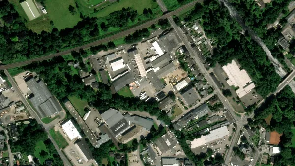 Teherg&eacute;pkocsik parkol&oacute;ja Schaustellerbetrieb Raviol Betriebshof in D&uuml;ren