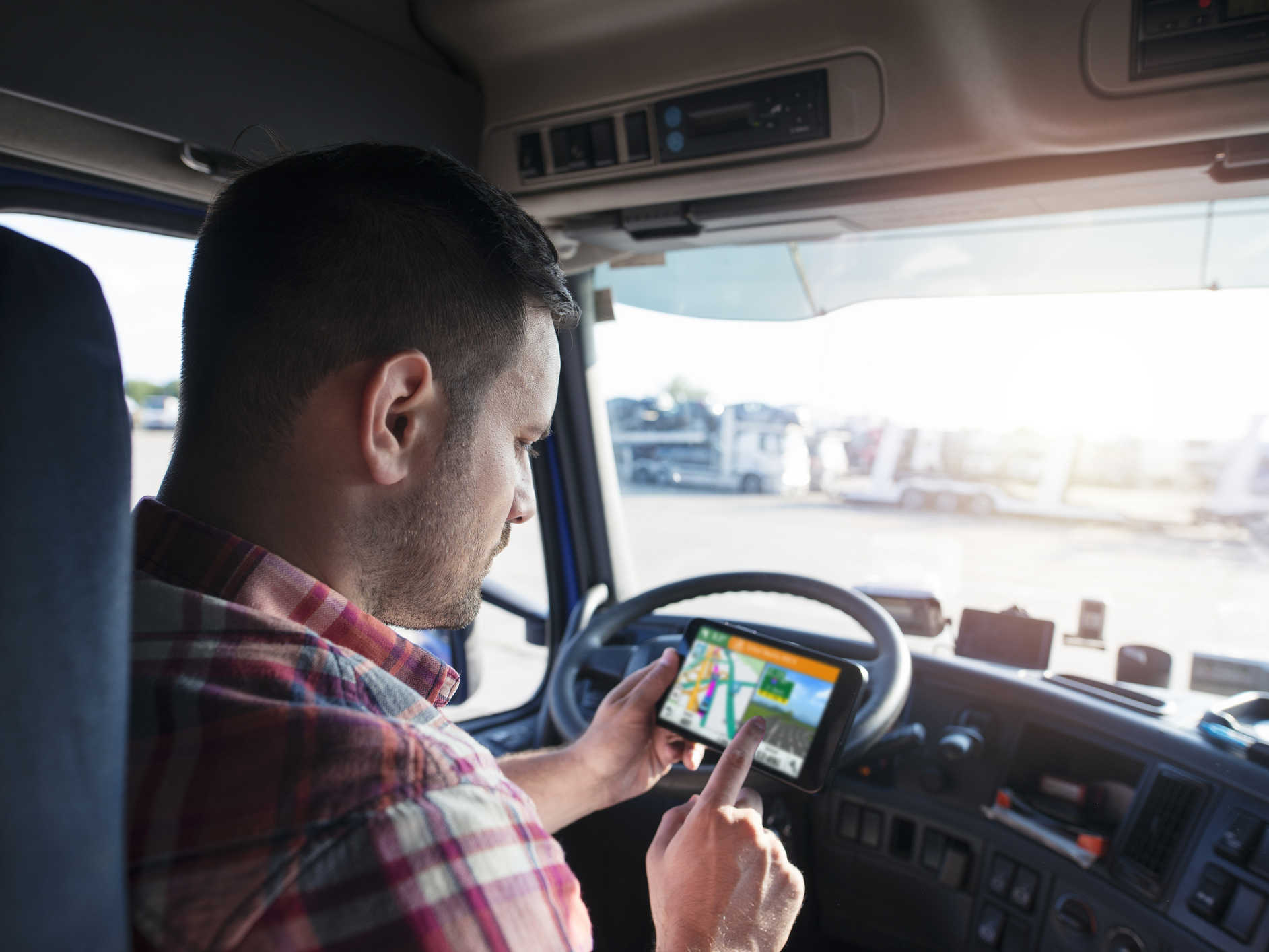 Happy Trucker spolupracuje s CargoTour – Efektivní plánování tras a bezpečná parkoviště pro nákladní vozy v jedné aplikaci