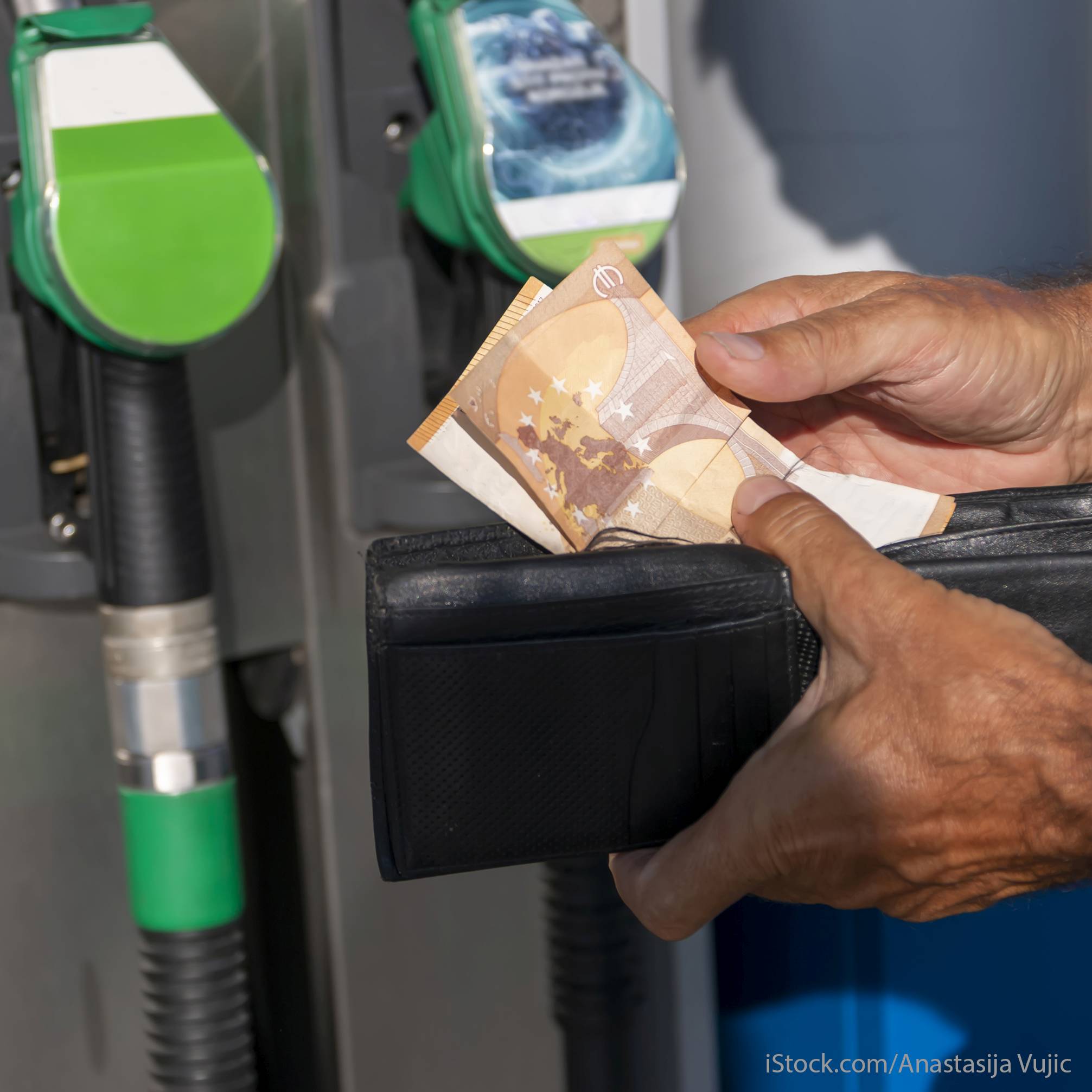 Oszczędność kosztów dzięki rezerwacji parkingu dla ciężarówek w Happy Trucker