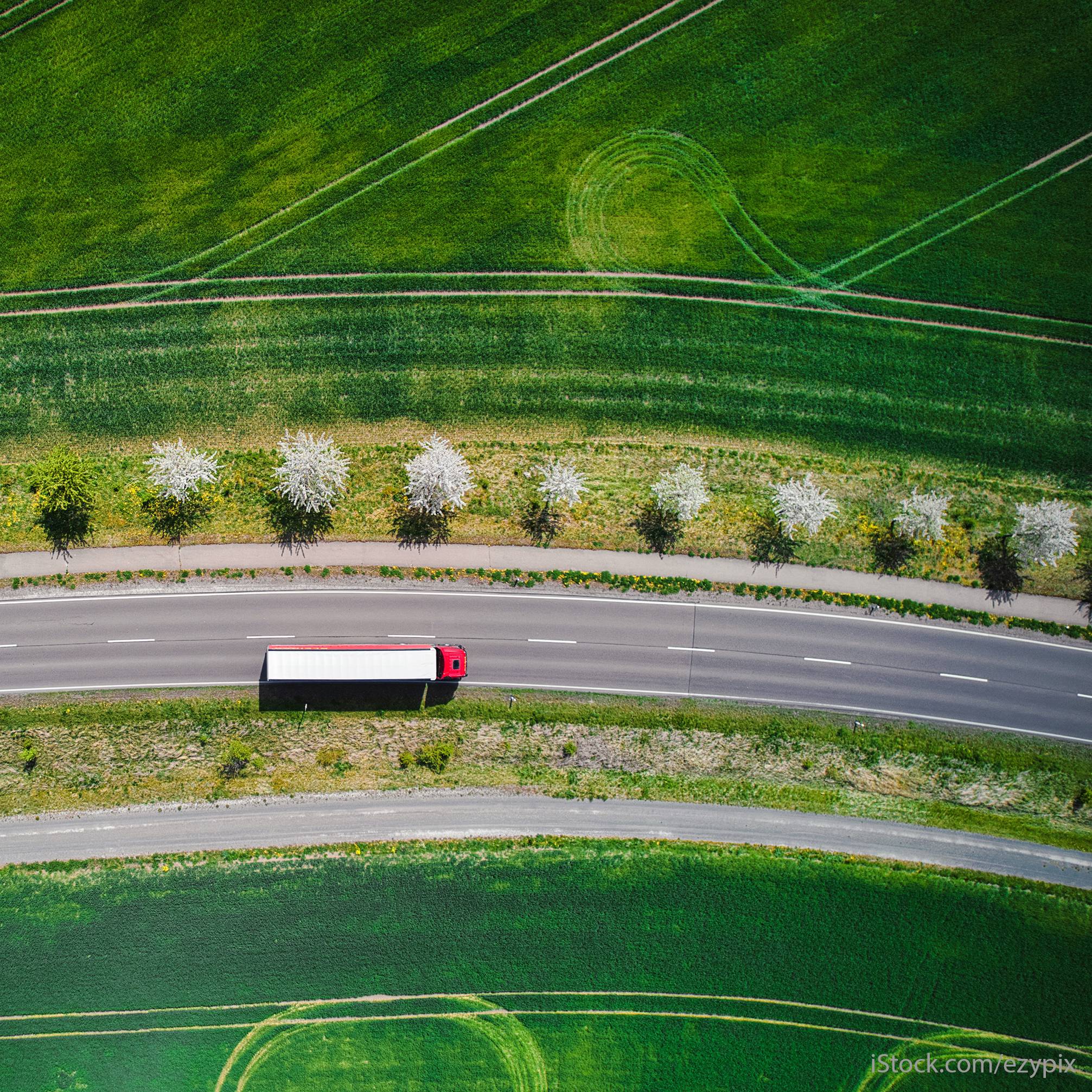 More sustainability for trucks – CO2 reduction and eco-friendly parking solutions with Happy Trucker